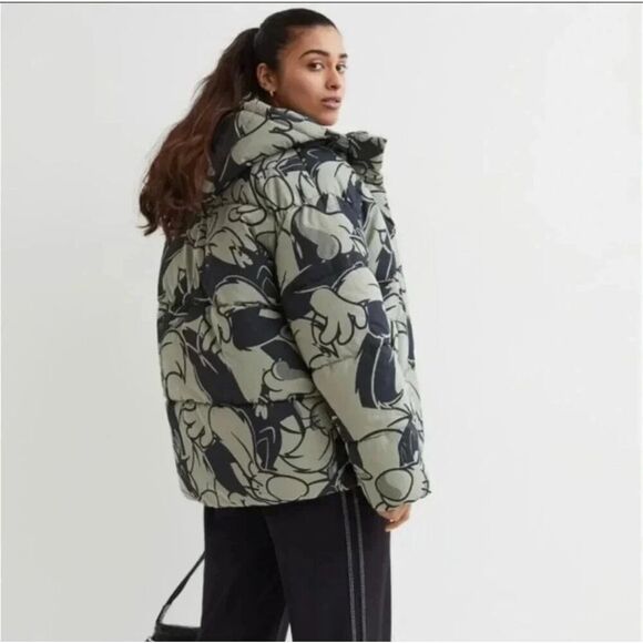 H&M x Warner Bros Ultra Oversized Puffer Coat Looney Tunes Sylvester Size XXL - Picture 1 of 15